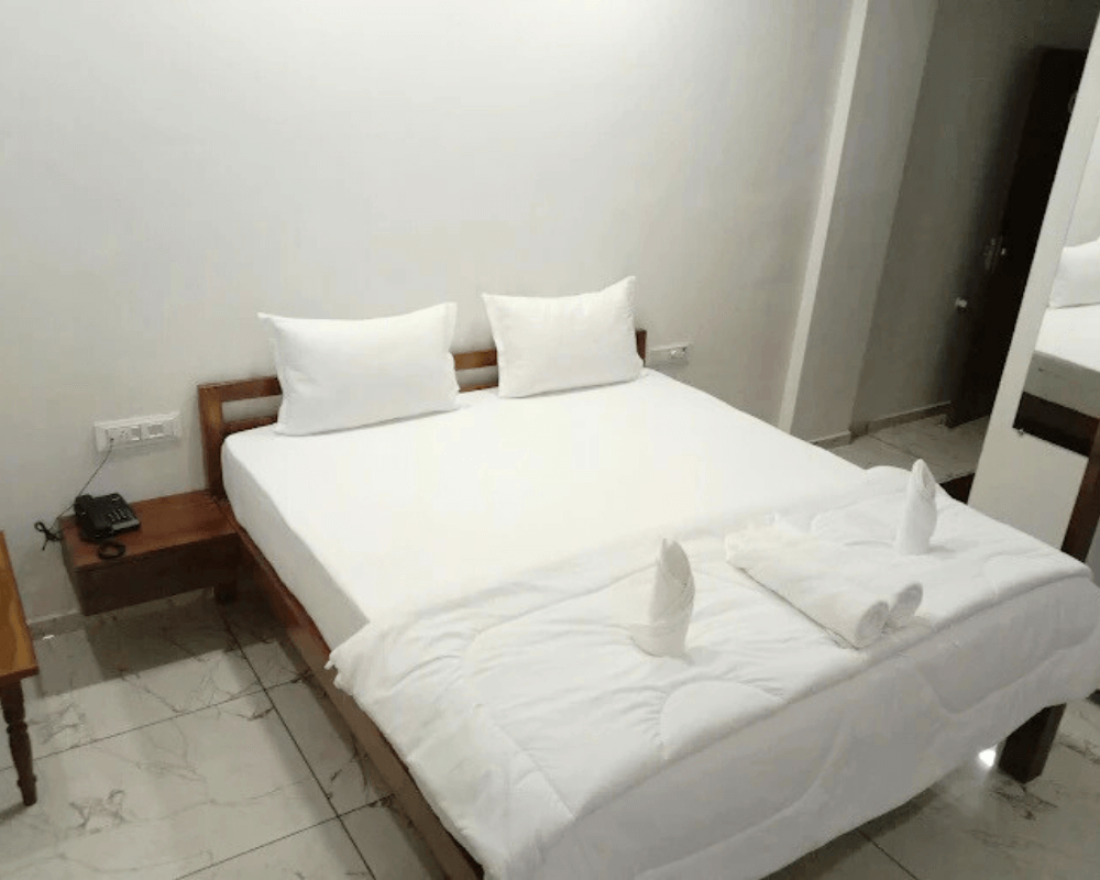 cheap room in navsari hotel arihant plaza