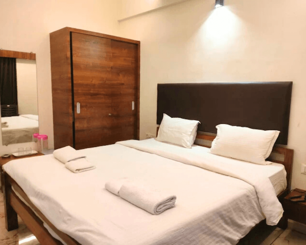 hotel arihant plaza navsari double room