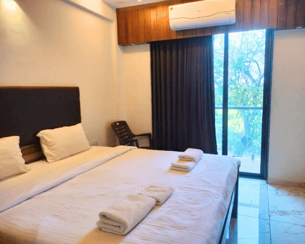 hotel arihant plaza navsari super deluxe room
